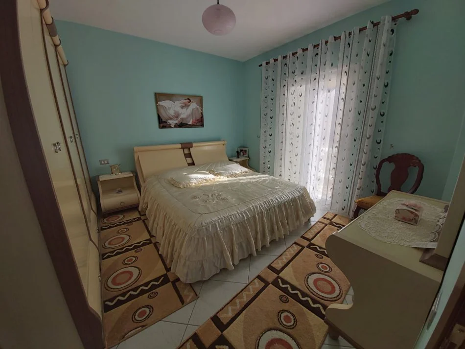 Korce, shitet Vile 3 Katshe Kati 0, 340 m² 250.000 € (Rruga Marko Boçari)