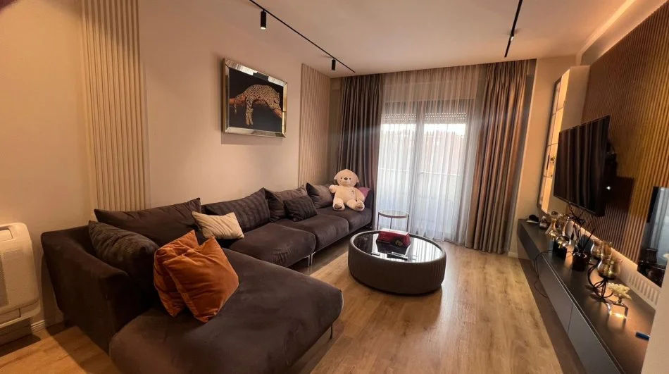 Tirane, shitet apartament 2+1+Ballkon Kati 6, 106 m² 212.000 € (Unaza e Re)