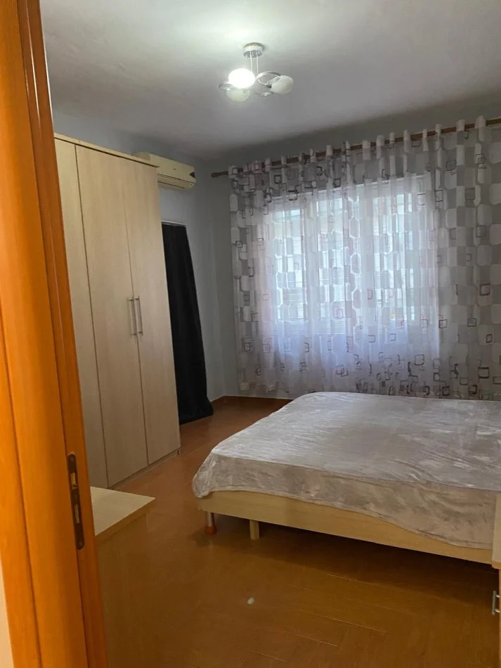 Kopshi Zoologjik, jap 2+1 te mobiluar. 550 €/muaj