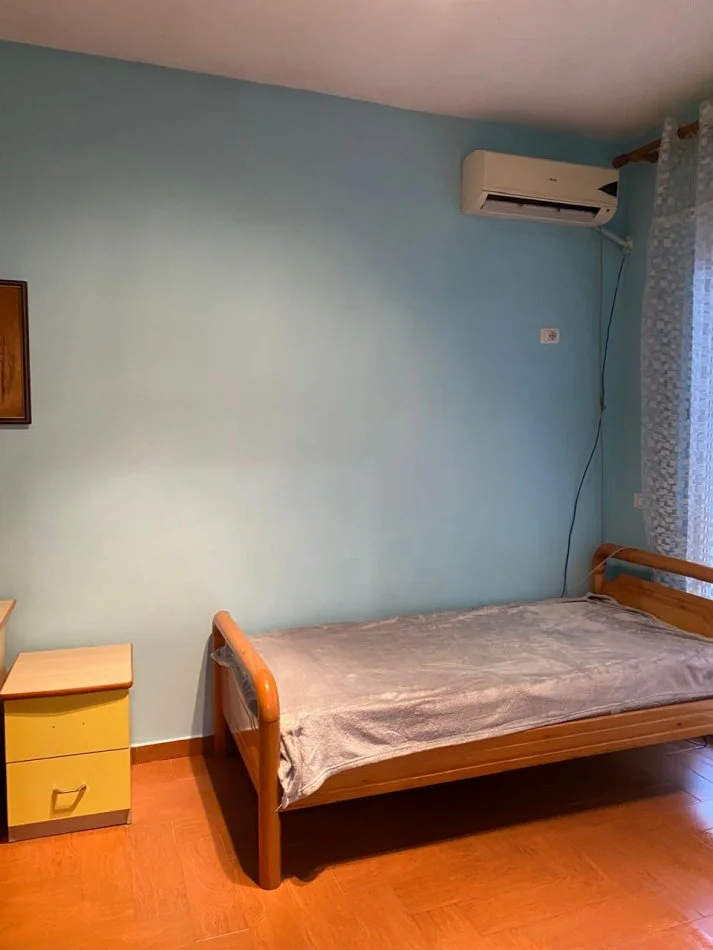 Kopshi Zoologjik, jap 2+1 te mobiluar. 550 €/muaj