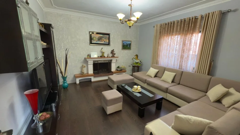 Tirane, shitet 3+1 Kati 2, 227 m² 370.000 € (Kamez)