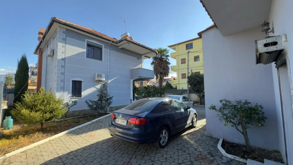 Tirane, shitet 3+1 Kati 2, 227 m² 370.000 € (Kamez)