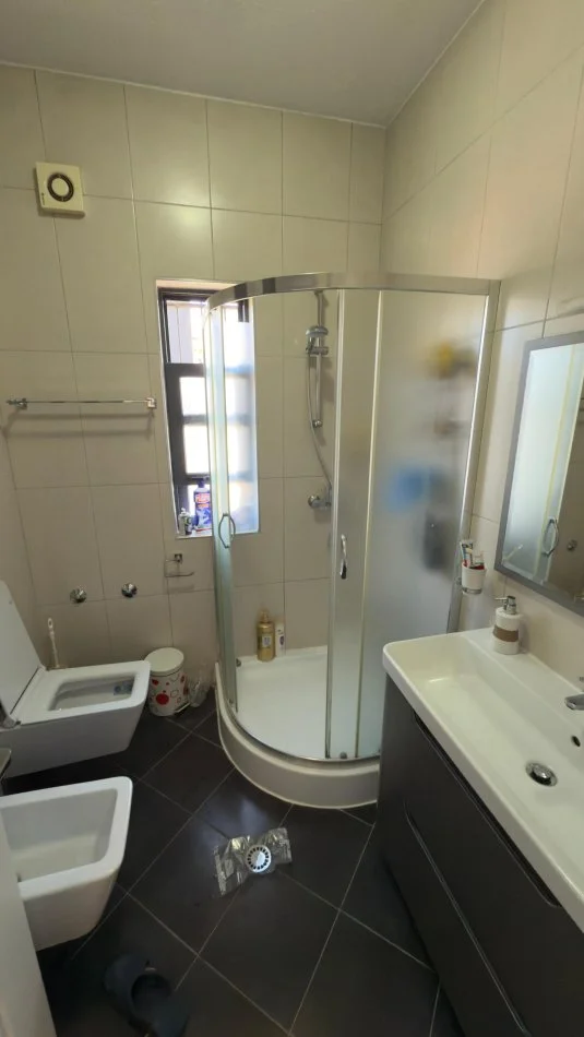 Tirane, shitet 3+1 Kati 2, 227 m² 370.000 € (Kamez)