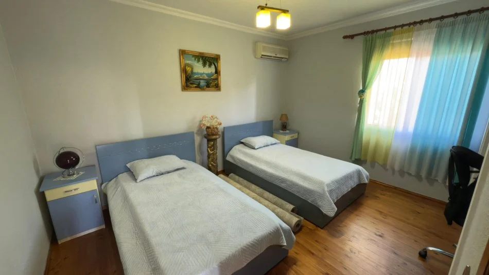 Tirane, shitet 3+1 Kati 2, 227 m² 370.000 € (Kamez)