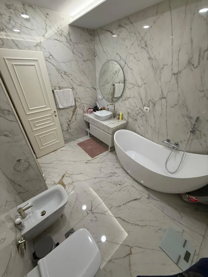 Tirane, shitet apartament 3+1+Ballkon Kati 2, 172 m² 370.000 € (Kopshti Botanik)