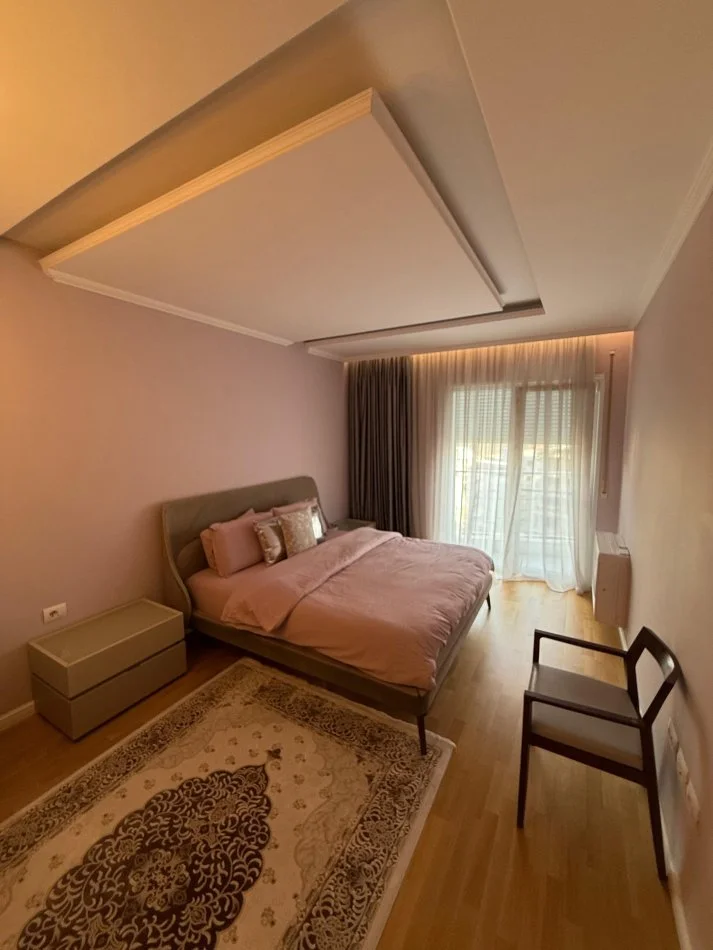 Tirane, shitet apartament 3+1+Ballkon Kati 2, 172 m² 370.000 € (Kopshti Botanik)