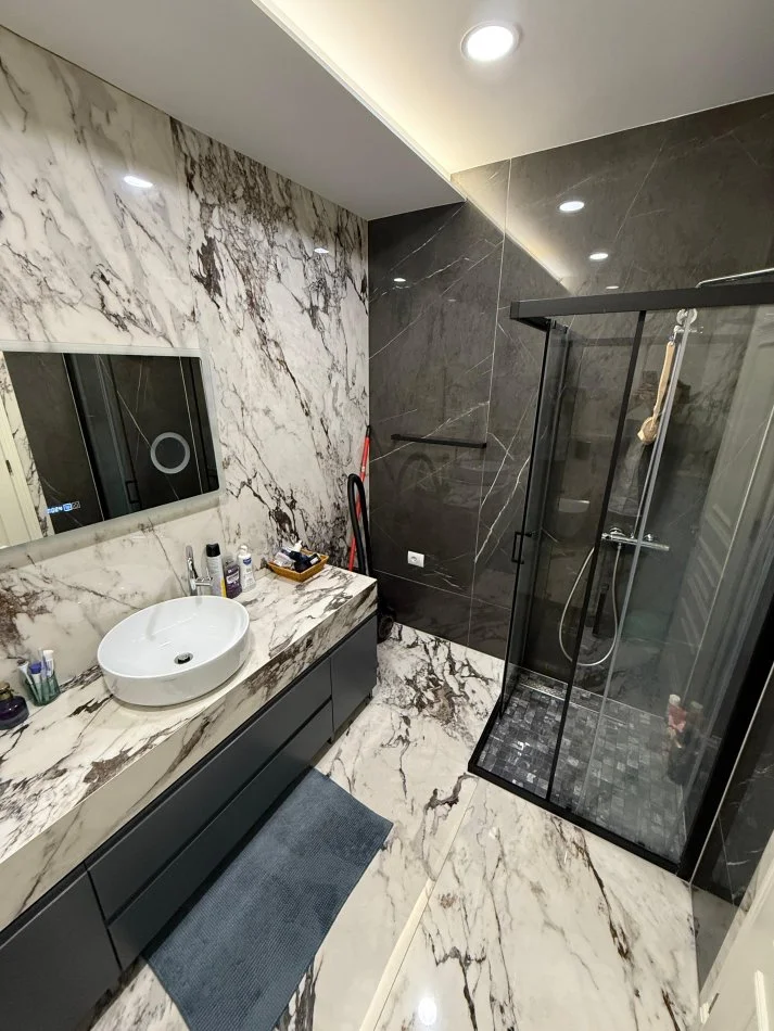 Tirane, shitet apartament 3+1+Ballkon Kati 2, 172 m² 370.000 € (Kopshti Botanik)