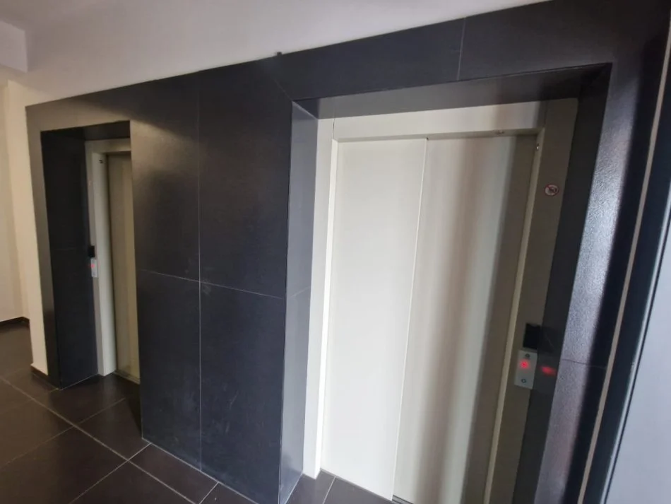 Tirane, jepet me qera Kati 11, 40 m² 351 € (Farmacia 10)