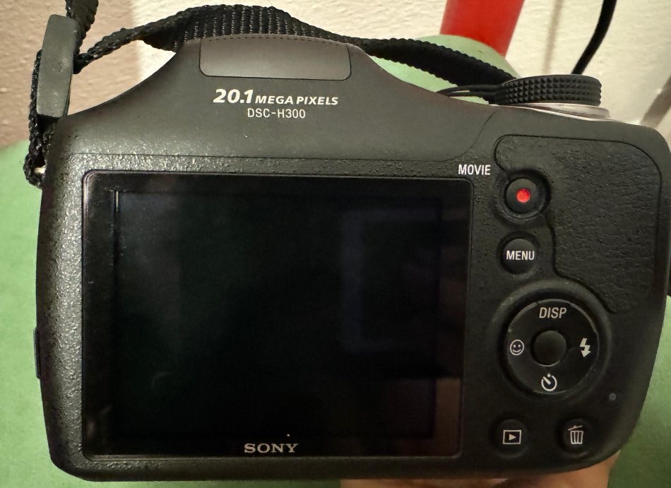 Tirane, Shes aparat fotografik Sony