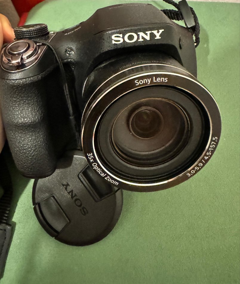Tirane, Shes aparat fotografik Sony