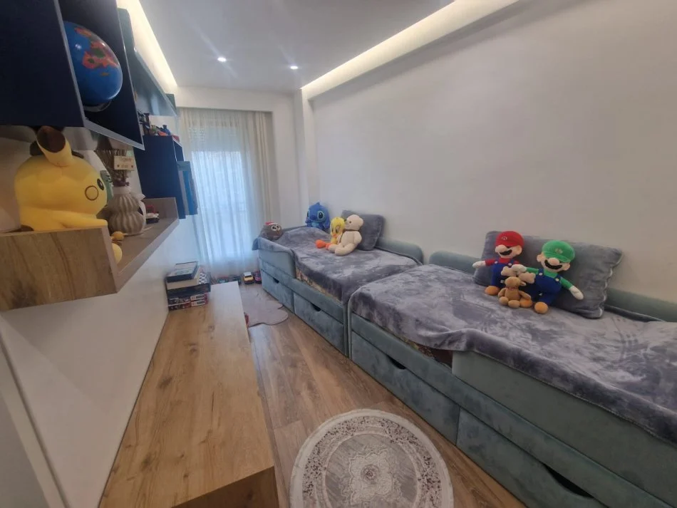 Tirane, shitet apartament 2+1 Kati 3, 101 m² 300.000 € (Komuna parisit)