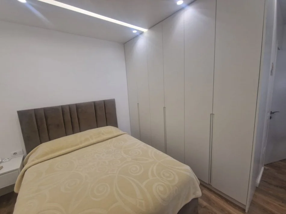 Tirane, shitet apartament 2+1 Kati 3, 101 m² 300.000 € (Komuna parisit)