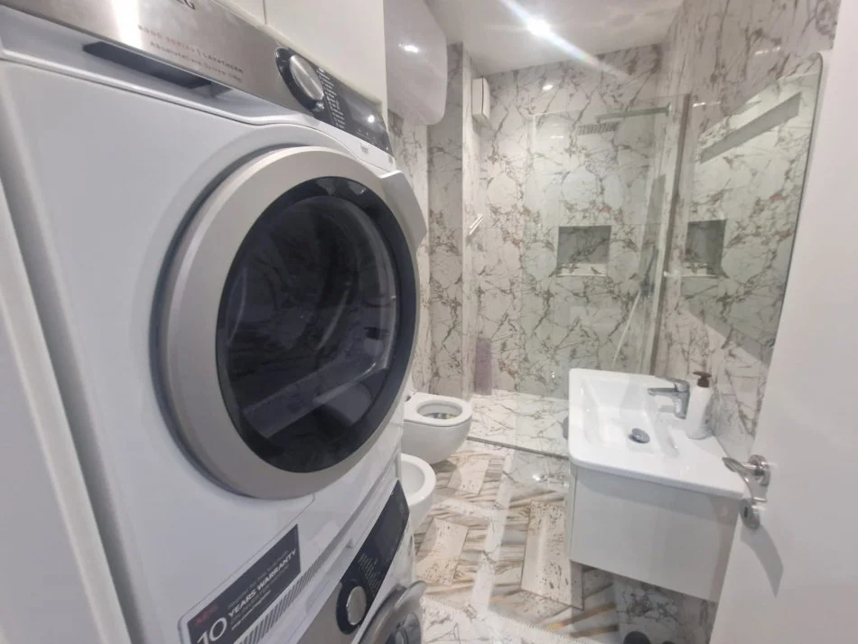 Tirane, shitet apartament 2+1 Kati 3, 101 m² 300.000 € (Komuna parisit)