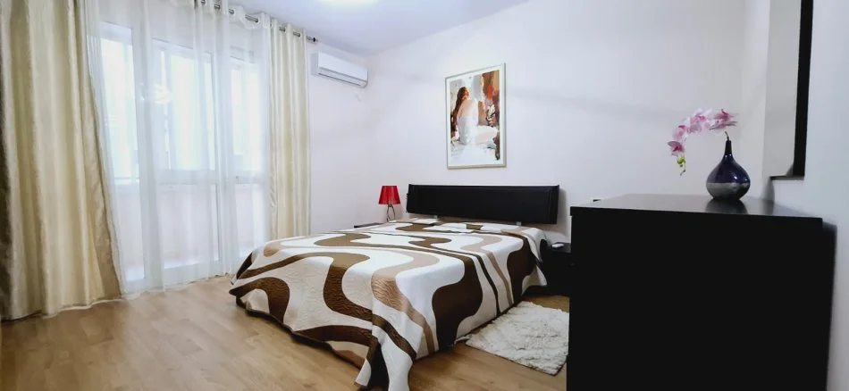 Tirane, jepet me qera apartament 1+1 Kati 3, 77 m² 600 € (Kopshti botanik)