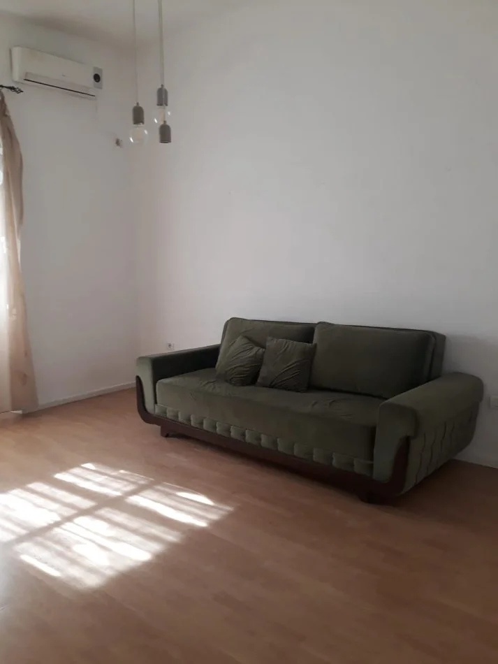 Tirane, jepet me qera apartament Kati 2, 86 m² 600 € (Sheshi Willson)