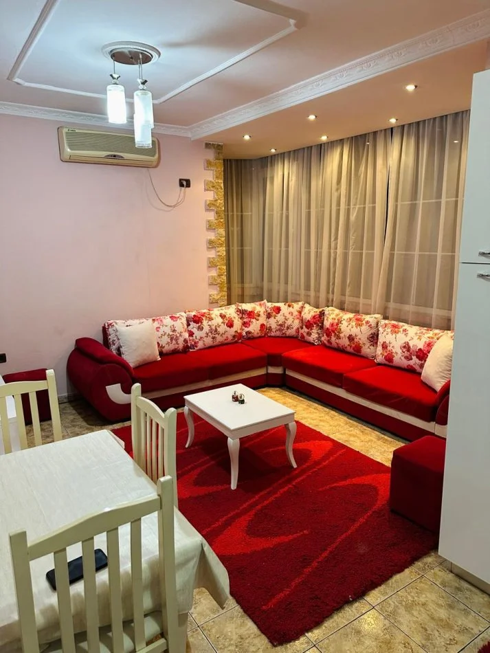 Tirane, jepet me qera apartament 2+1+Ballkon Kati 5, 80 m² 
