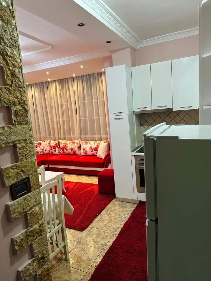 Tirane, jepet me qera apartament 2+1+Ballkon Kati 5, 80 m² 