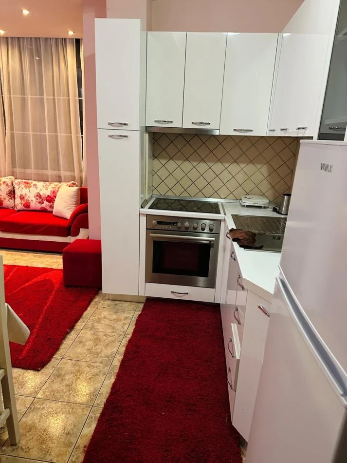 Tirane, jepet me qera apartament 2+1+Ballkon Kati 5, 80 m² 