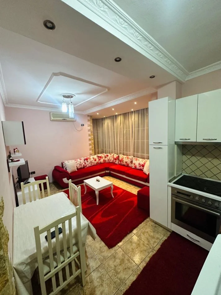 Tirane, jepet me qera apartament 2+1+Ballkon Kati 5, 80 m² 