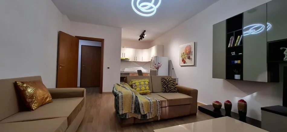 Tirane, jepet me qera apartament 1+1 Kati 3, 70 m² 