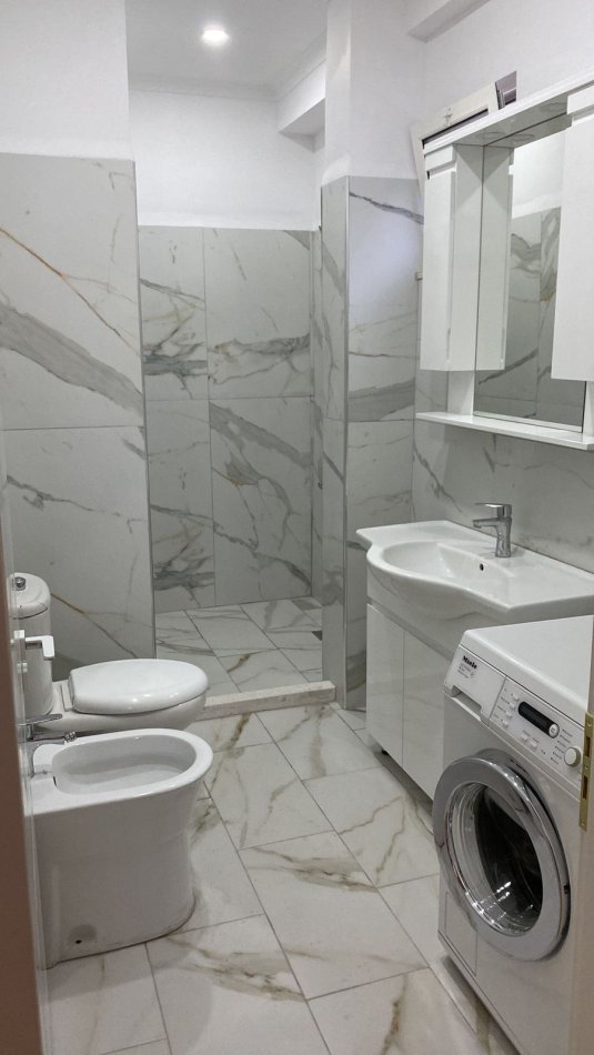 Tirane, jepet me qera apartament 1+1 Kati 1, 70 m² 400 € 