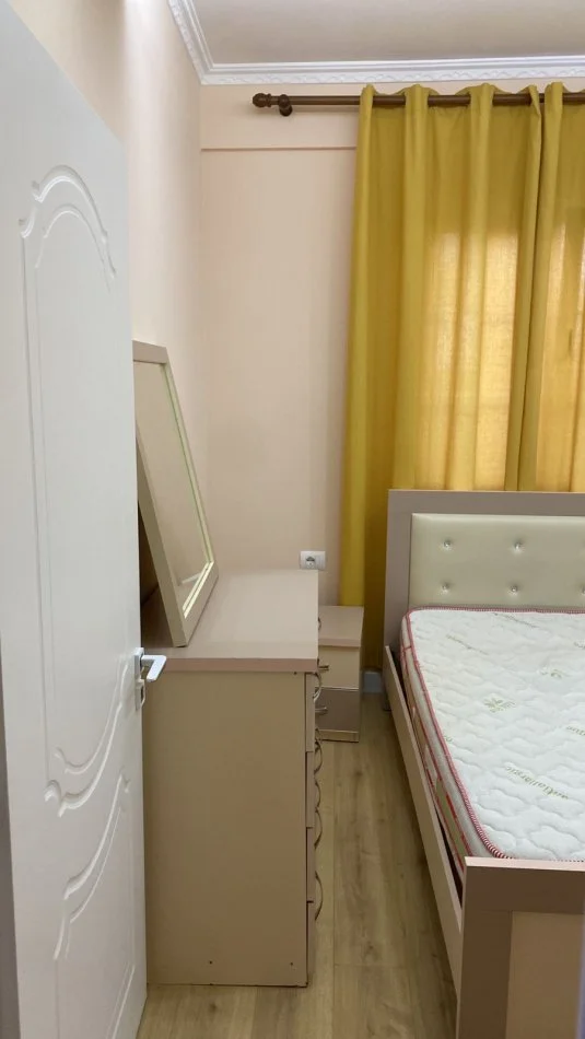 Tirane, jepet me qera apartament 1+1 Kati 1, 70 m² 400 € 