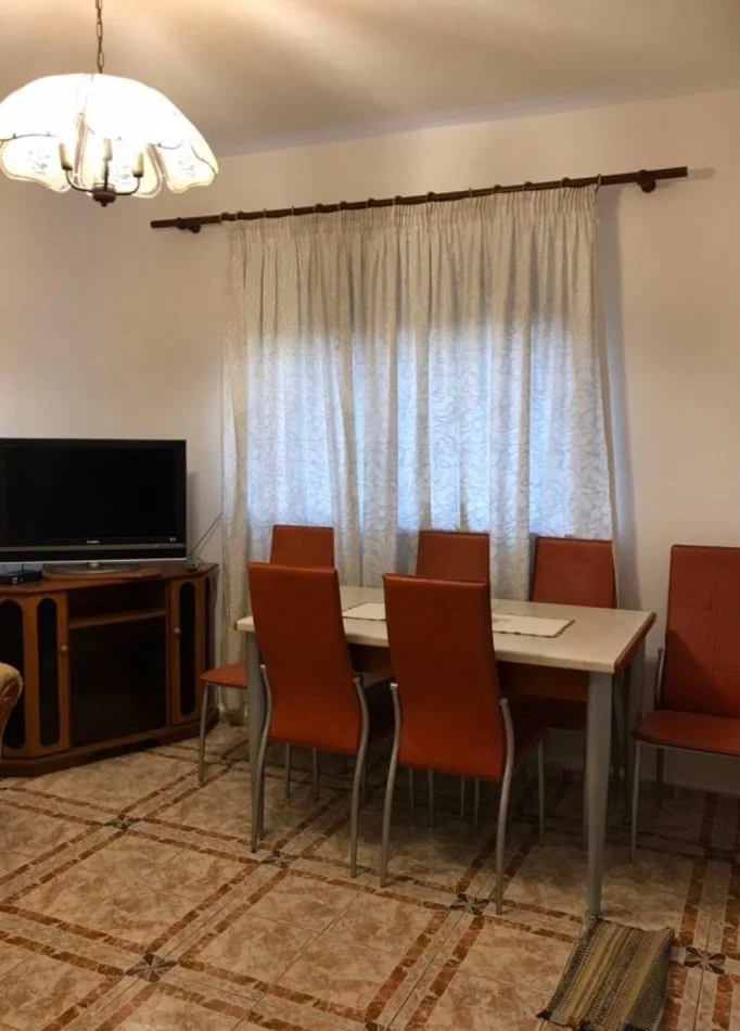 Tirane, jepet me qera apartament 3+1+Ballkon Kati 4, 120 m² 520 € (RRUGA E ELBASANIT)