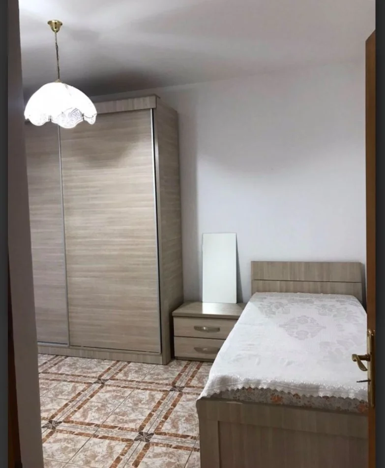 Tirane, jepet me qera apartament 3+1+Ballkon Kati 4, 120 m² 520 € (RRUGA E ELBASANIT)