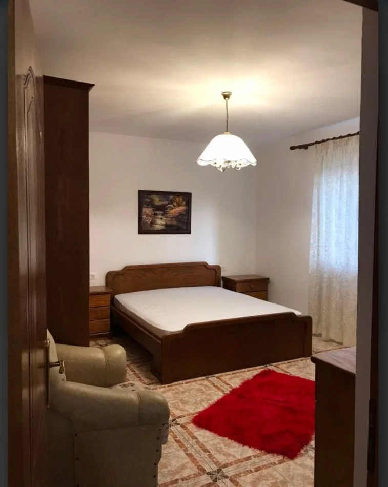 Tirane, jepet me qera apartament 3+1+Ballkon Kati 4, 120 m² 520 € (RRUGA E ELBASANIT)