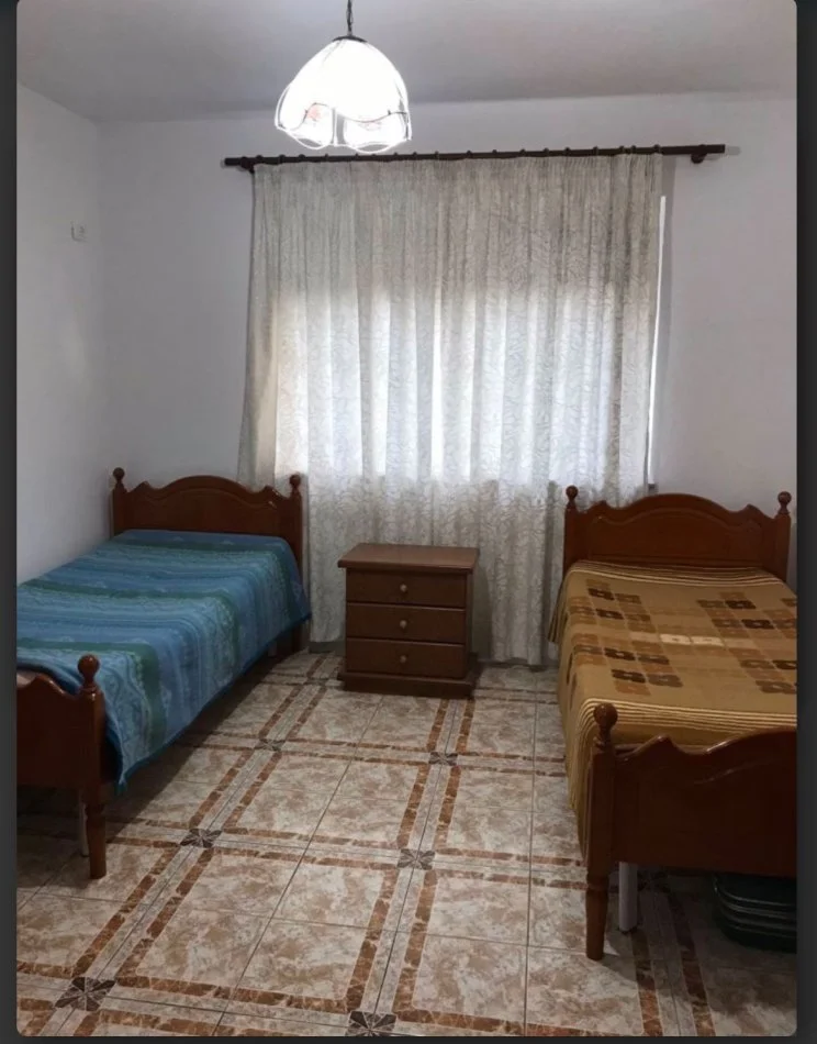 Tirane, jepet me qera apartament 3+1+Ballkon Kati 4, 120 m² 520 € (RRUGA E ELBASANIT)