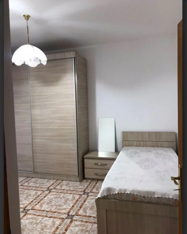 Tirane, jepet me qera apartament 3+1+Ballkon Kati 4, 120 m² 520 € (RRUGA E ELBASANIT)