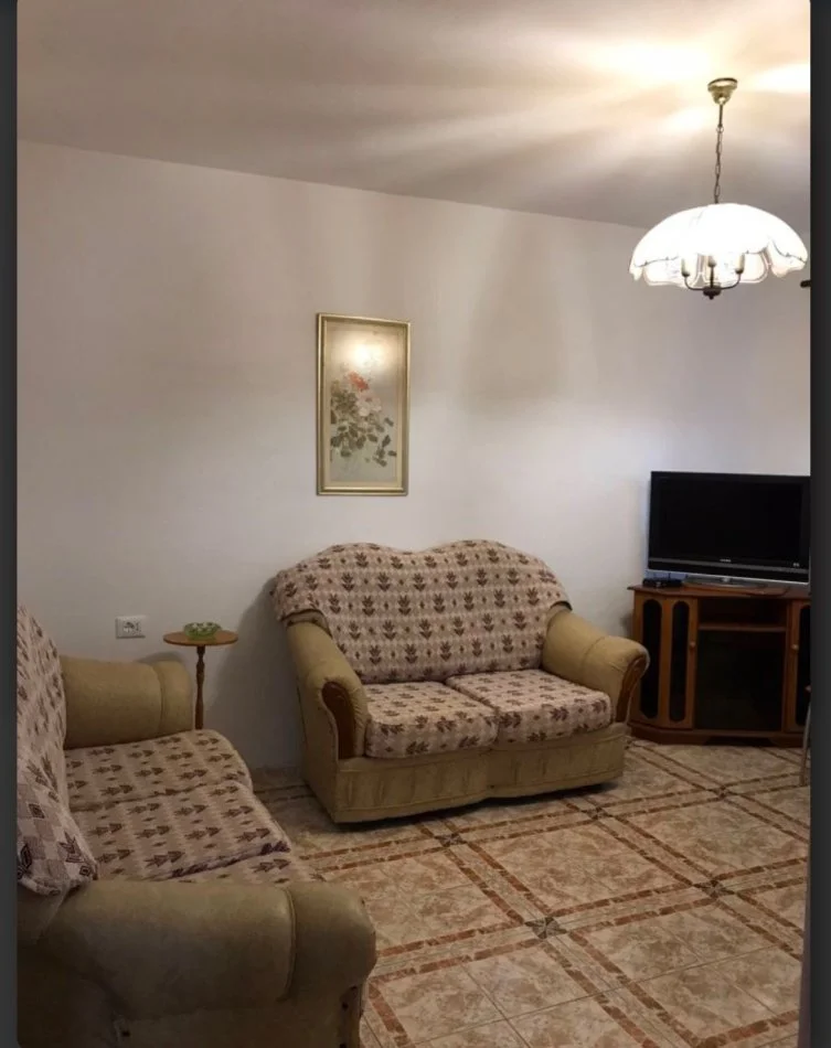 Tirane, jepet me qera apartament 3+1+Ballkon Kati 4, 120 m² 520 € (RRUGA E ELBASANIT)