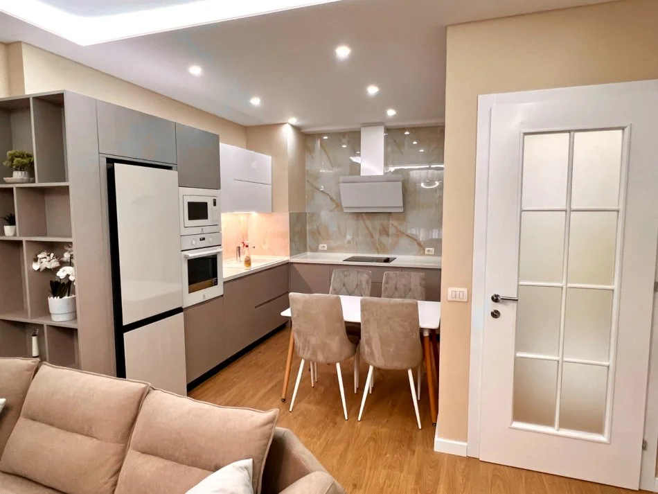 Tirane, jepet me qera apartament 1+1+Ballkon Kati 4, 85 m² 720 € (RRUGA E ELBASANIT)