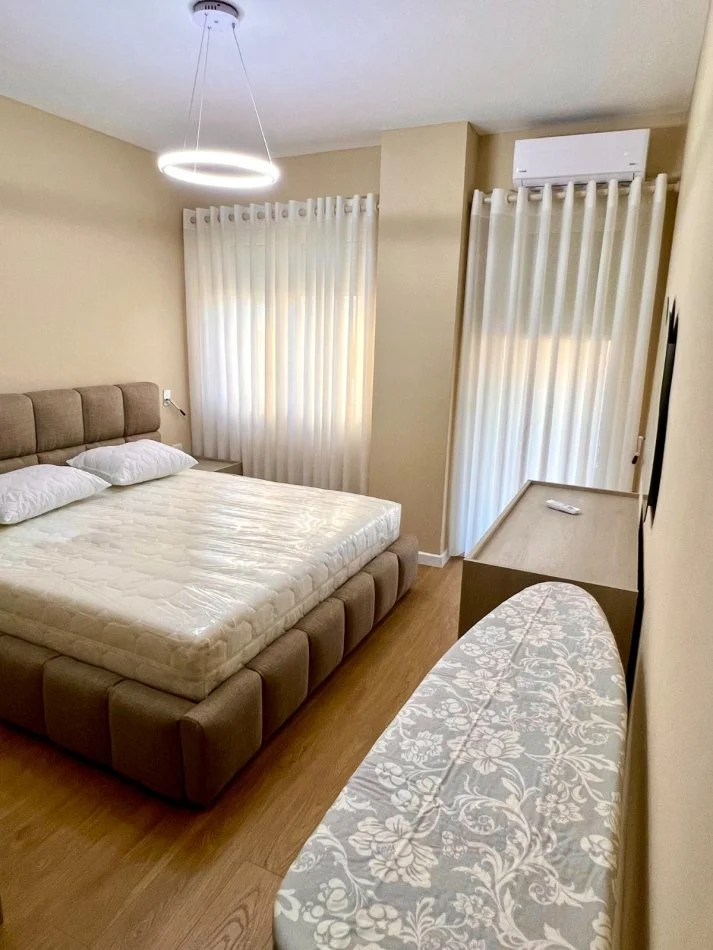 Tirane, jepet me qera apartament 1+1+Ballkon Kati 4, 85 m² 720 € (RRUGA E ELBASANIT)