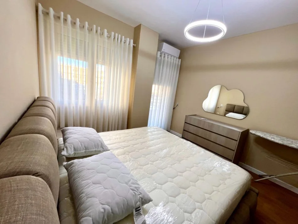 Tirane, jepet me qera apartament 1+1+Ballkon Kati 4, 85 m² 720 € (RRUGA E ELBASANIT)