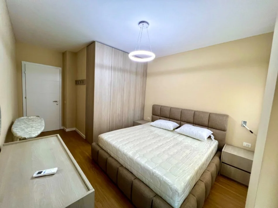 Tirane, jepet me qera apartament 1+1+Ballkon Kati 4, 85 m² 720 € (RRUGA E ELBASANIT)