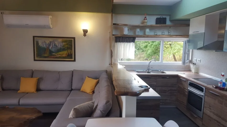 Tirane, jepet me qera apartament 2+1+Ballkon Kati 3, 95 m² 670 € (RRUGA PETI)