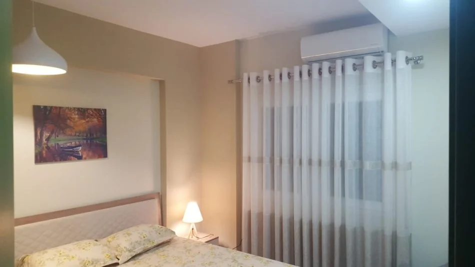 Tirane, jepet me qera apartament 2+1+Ballkon Kati 3, 95 m² 670 € (RRUGA PETI)