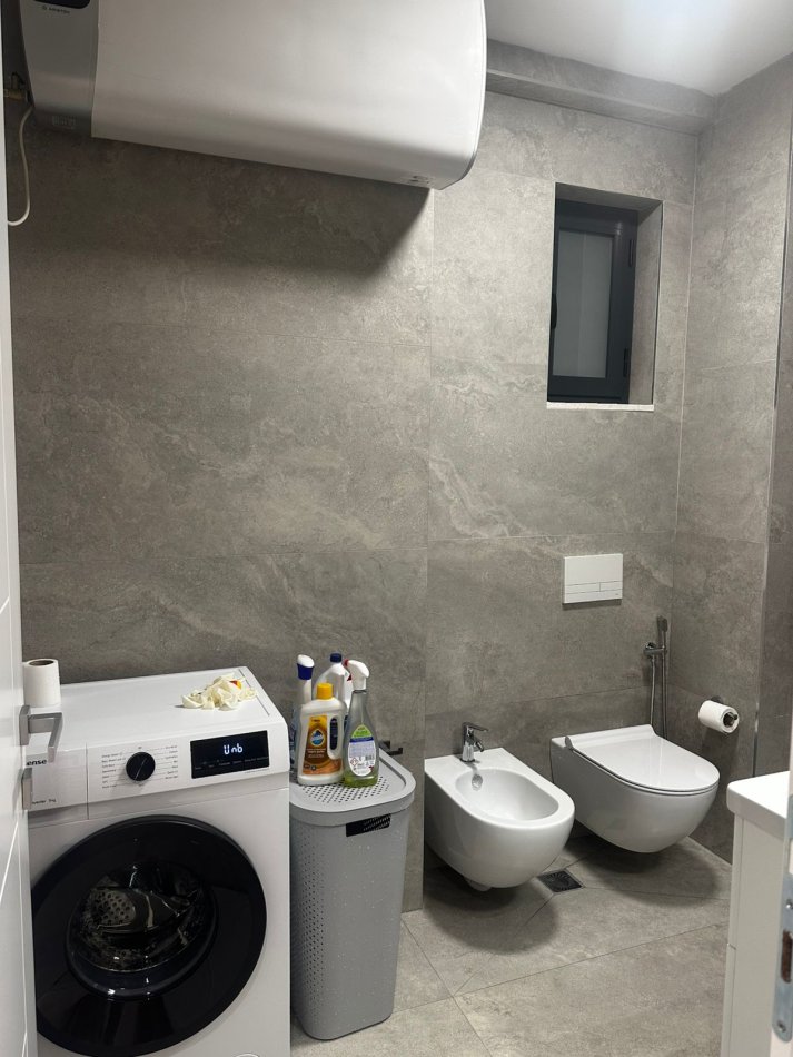 Tirane, jepet me qera apartament 2+1 Kati 4, 120 m² 700 € (XHANFIZE KEKO)