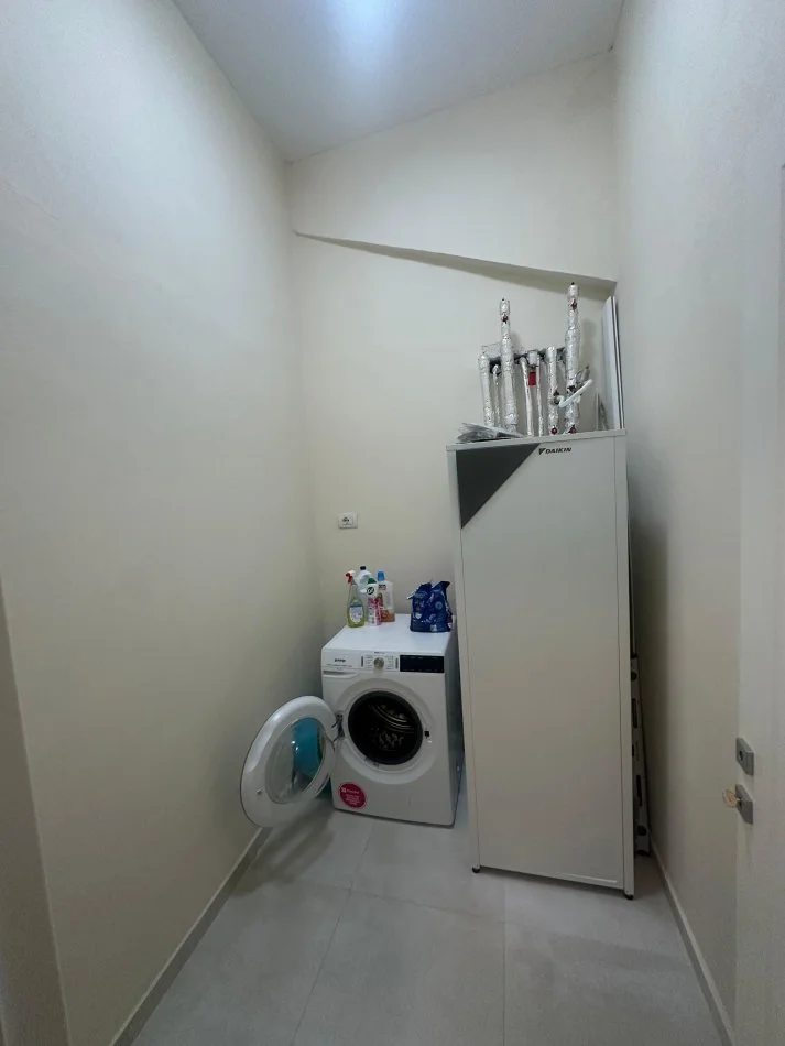 Tirane, jepet me qera apartament+verande | Penthouse 3+1+Aneks+Ballkon Kati 3, 200 m² 1.500 € (TEG)