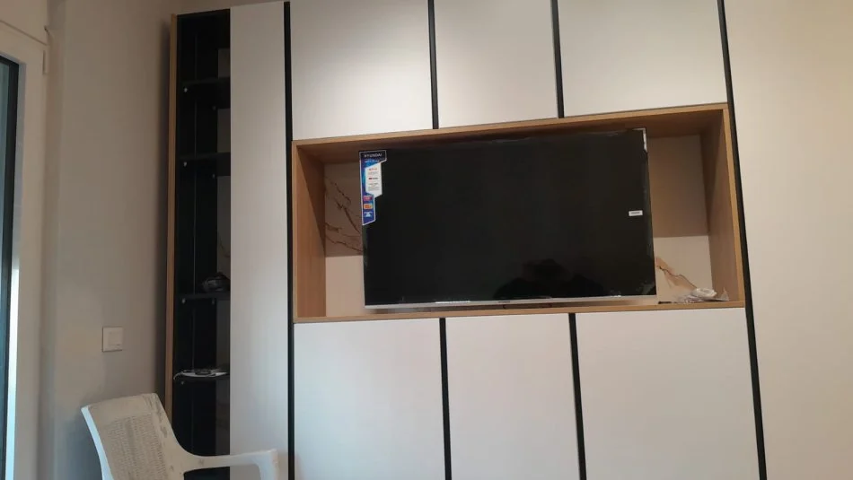 Tirane, jepet me qera apartament 1+1 Kati 3, 700 € (Bulevardi Zogu i pare)