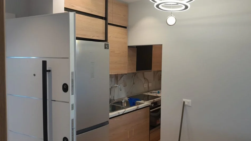 Tirane, jepet me qera apartament 1+1 Kati 3, 700 € (Bulevardi Zogu i pare)