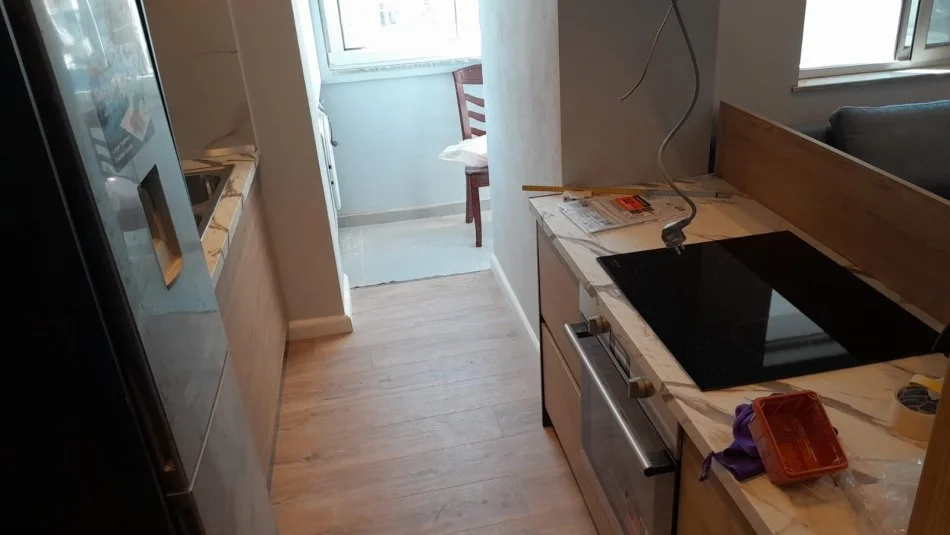 Tirane, jepet me qera apartament 1+1 Kati 3, 700 € (Bulevardi Zogu i pare)