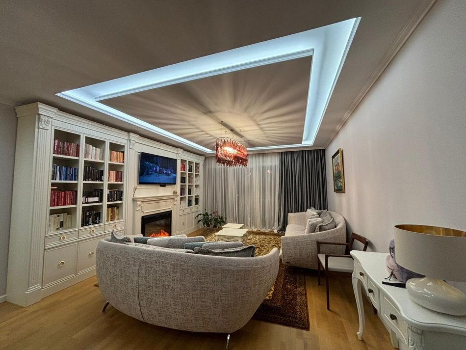 Tirane, shitet apartament 3+1+Ballkon Kati 2, 172 m² 370.000 € (Kopshti Botanik)