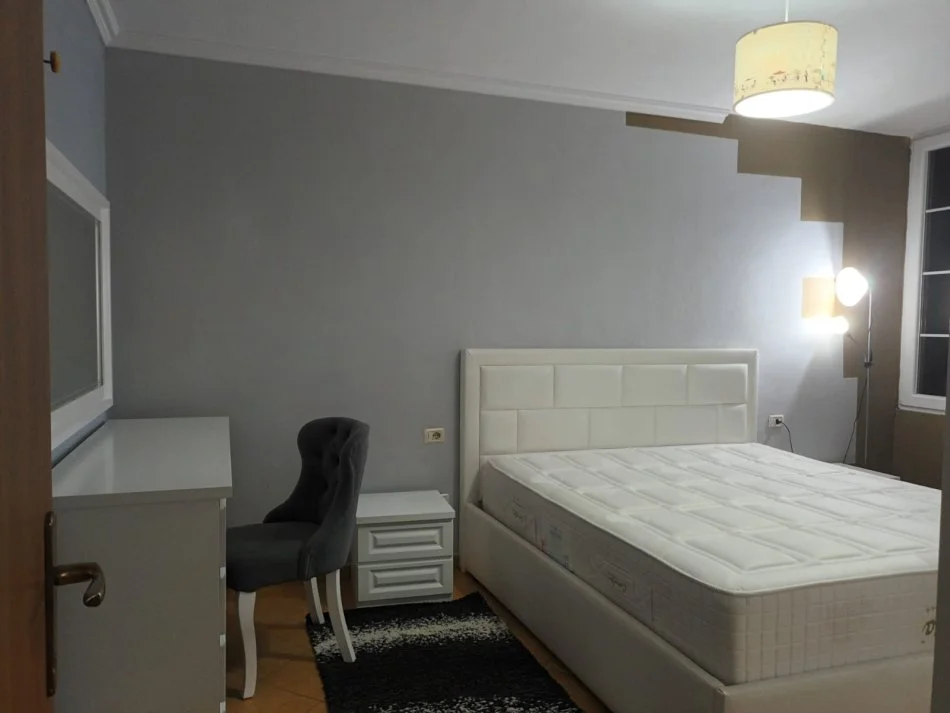 Tirane, jepet me qera apartament 2+1 Kati 9, 90 m² 400 € (Yzberisht)