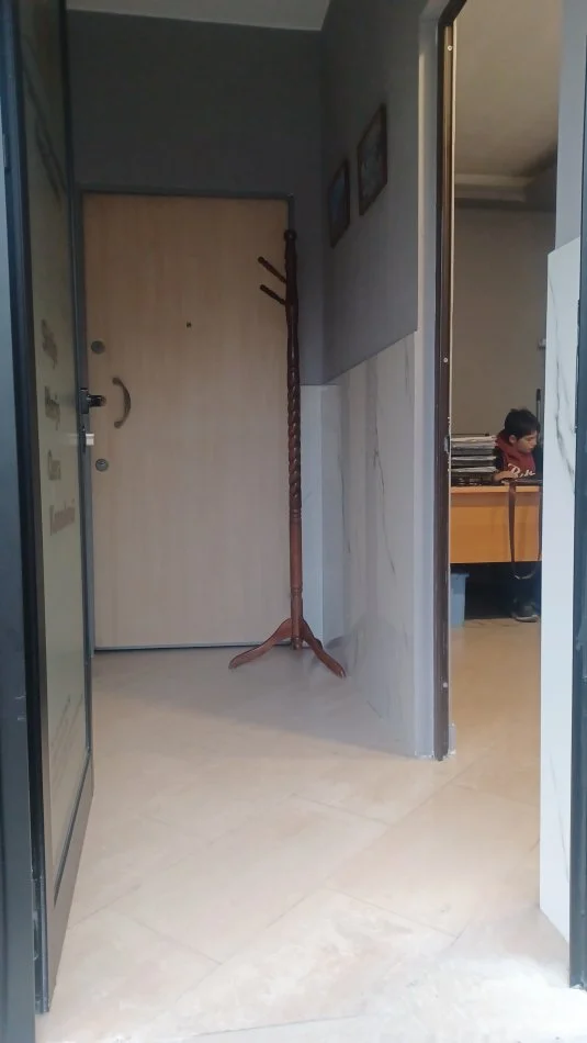 Tirane, jepet me qera ambjent biznesi Kati 0, 81 m² 1200 € (Prokop Myzeqari)