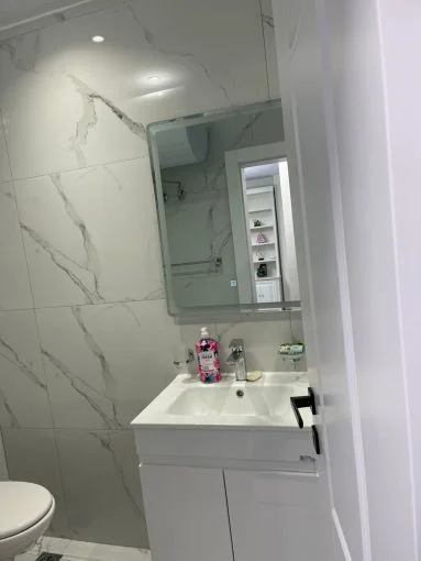 Tirane, jepet me qera apartament 1+1 Kati 8, 70 m² 1.000 € (Ngjitur me Hotel Dynasty, Tek Liqeni Artificial)