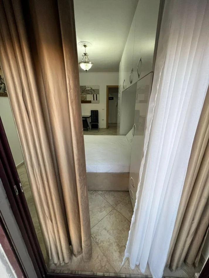 Tirane, jap me qera garsonier Kati 5, 50 m² 450 € (Rruga e barrikadave)