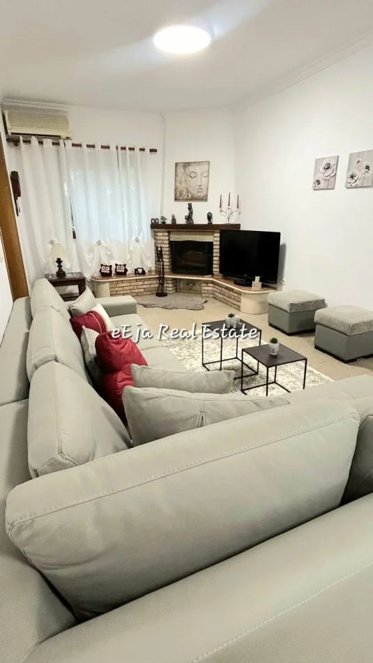 Tirane, jepet me qera apartament 2+1+Ballkon Kati 3, 90 m² 650 € (Pazari I ri)