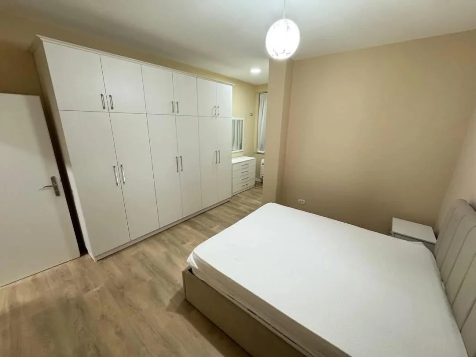 Tirane, jepet me qera apartament 1+1 Kati 5, 65 m² 600 € (Rruga kavajes)